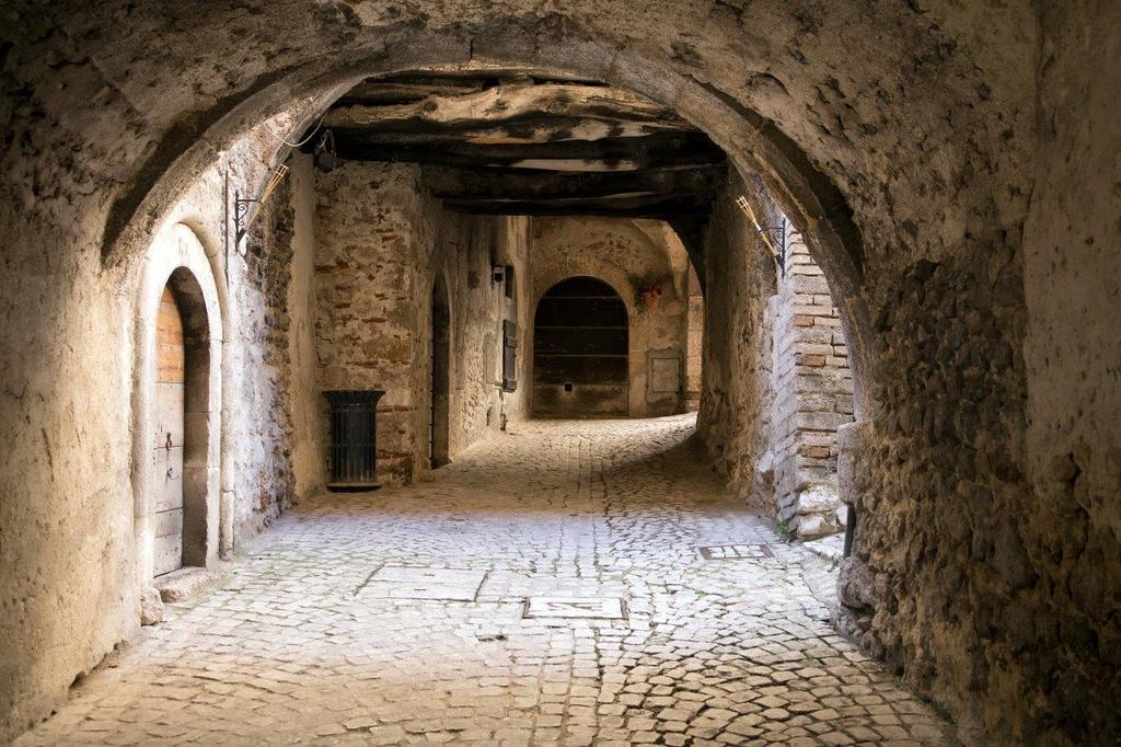 La Bifora E Le Lune Vico Sotto Gli Archi 5