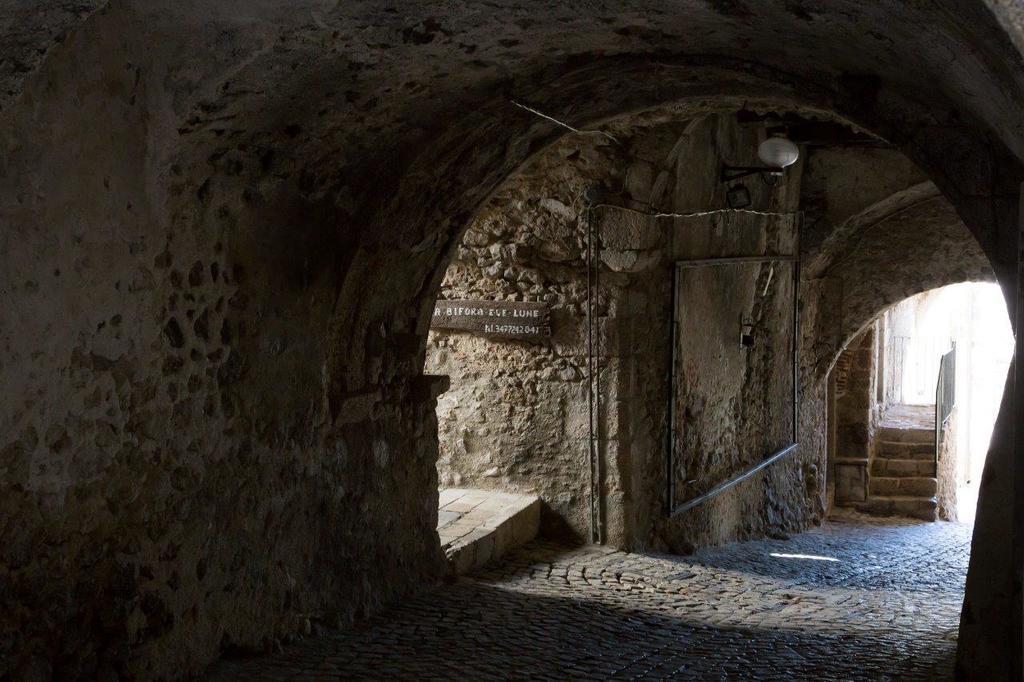 La Bifora E Le Lune Vico Sotto Gli Archi 5 *