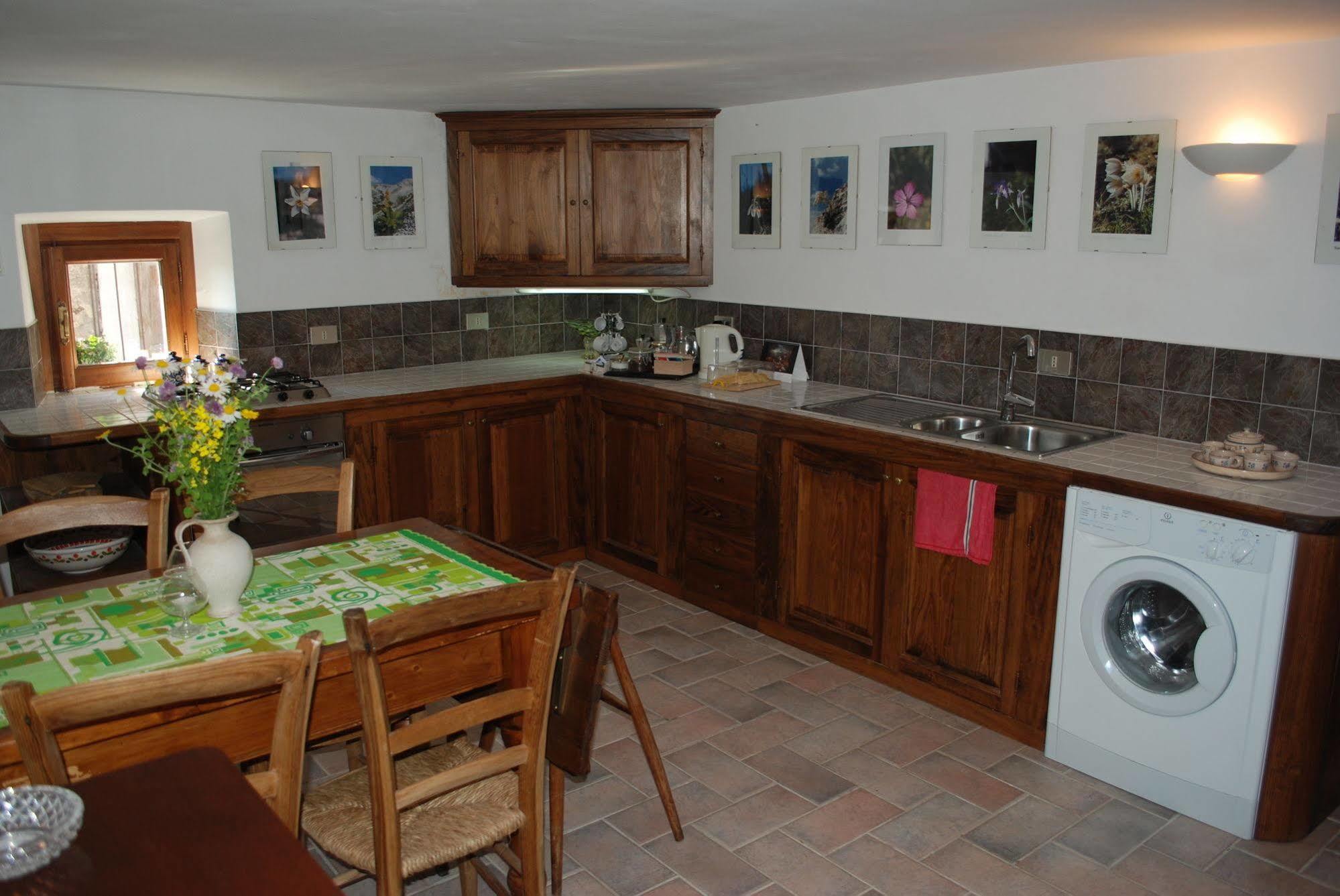 Bed & Breakfast La Bifora E Le Lune Vico Sotto Gli Archi 5 Santo Stefano Di Sessanio